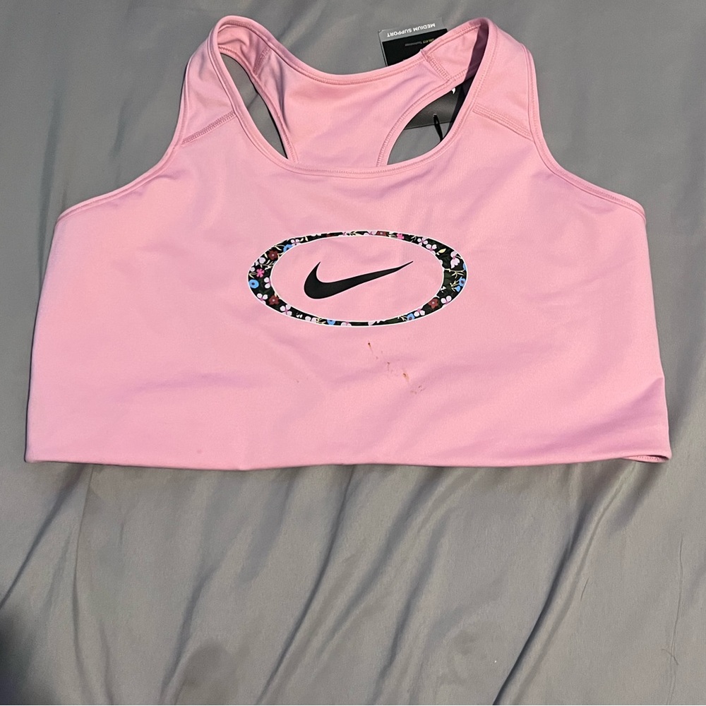 BNWT- 1X Nike Pink sports bra with floral detail